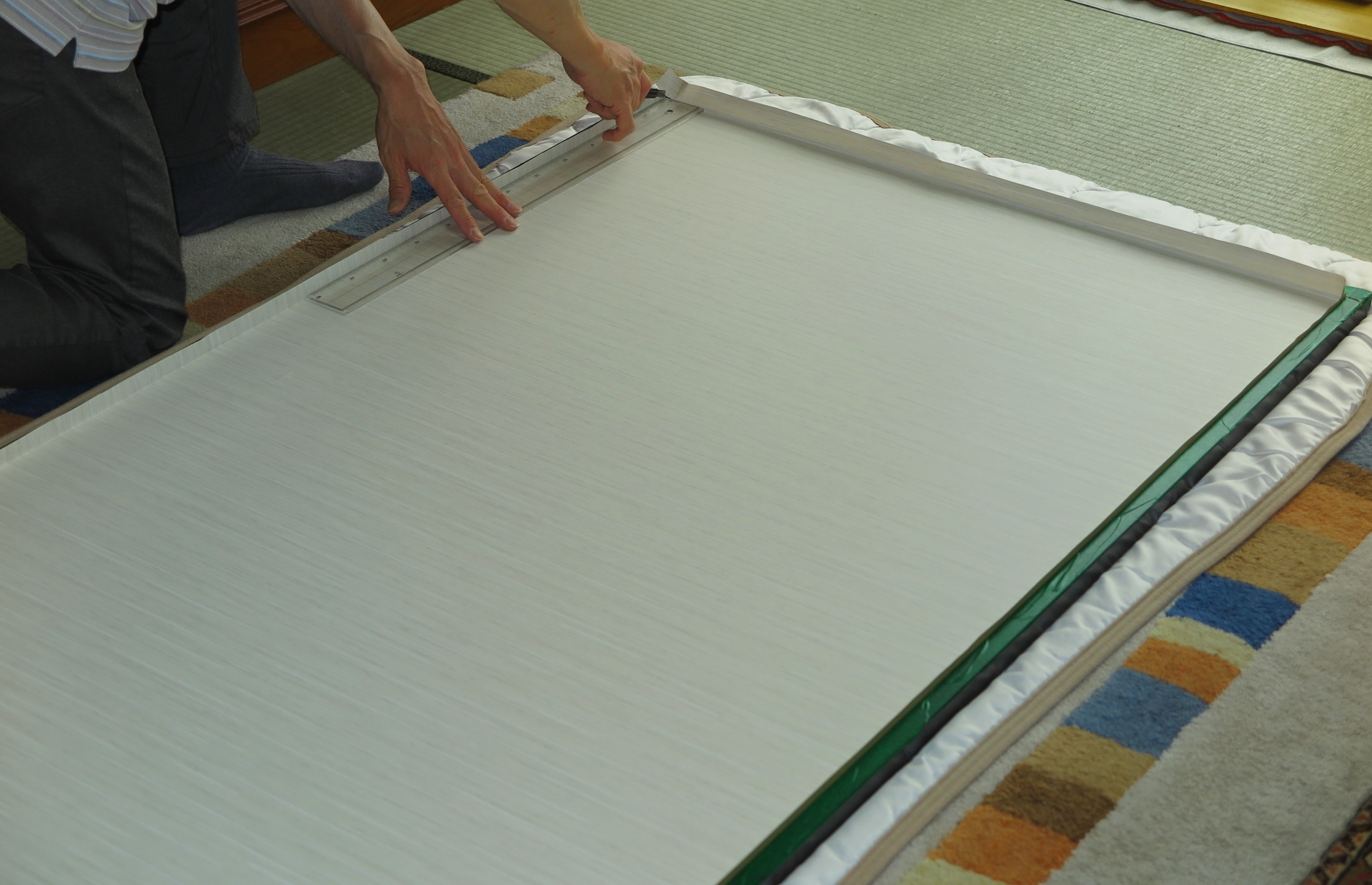 襖の張替えをDIYで！初心者でも簡単にできる手順と必要な道具のアイキャッチ画像です。