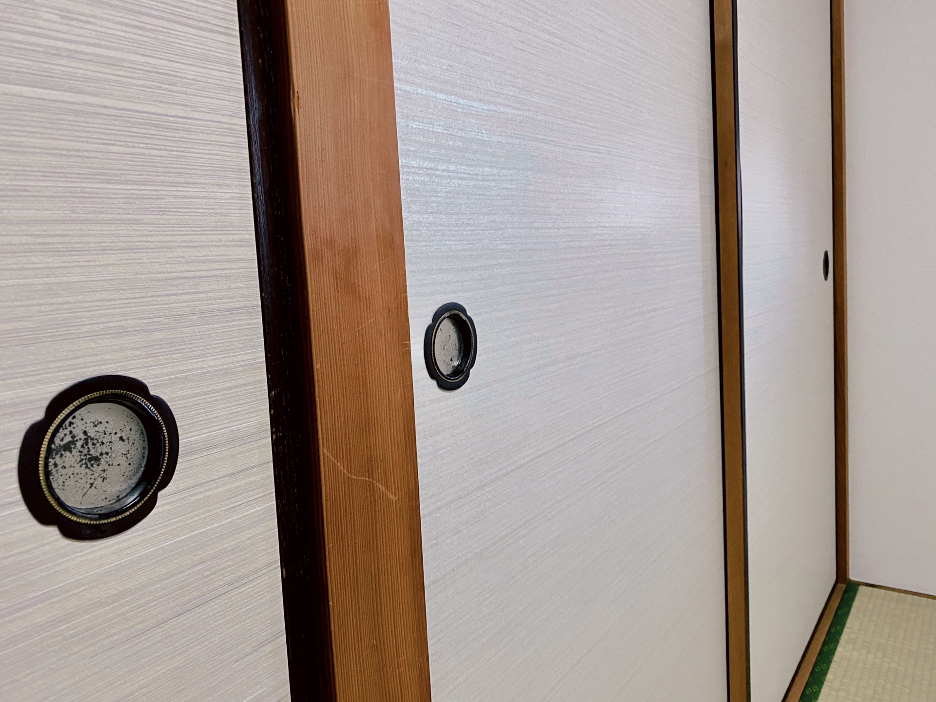 出張費込みで安心！襖張替えの料金内訳を徹底解説のアイキャッチ