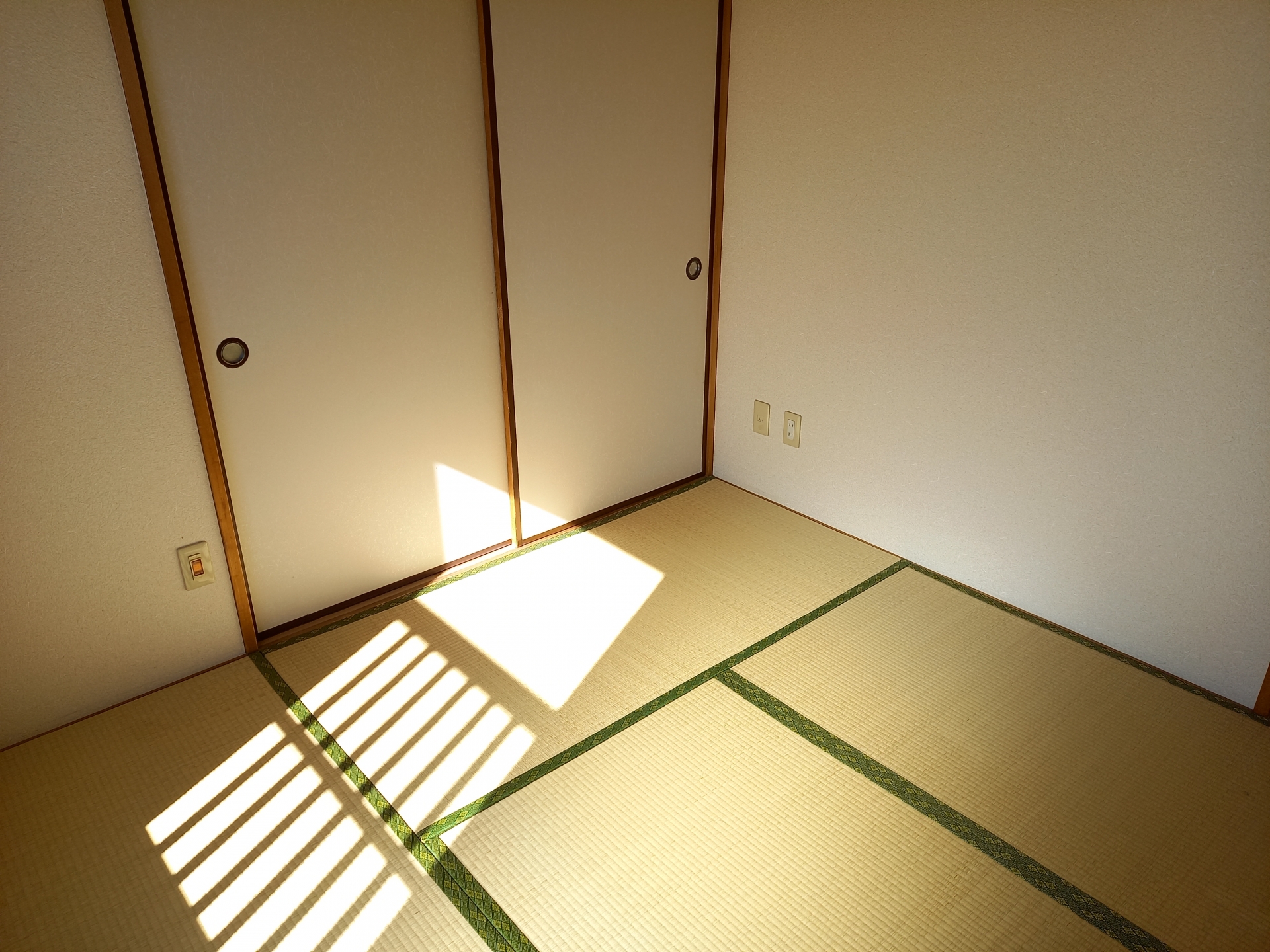 襖張替えとリフォームは何が違う？和室改装との使い分けを解説のアイキャッチ