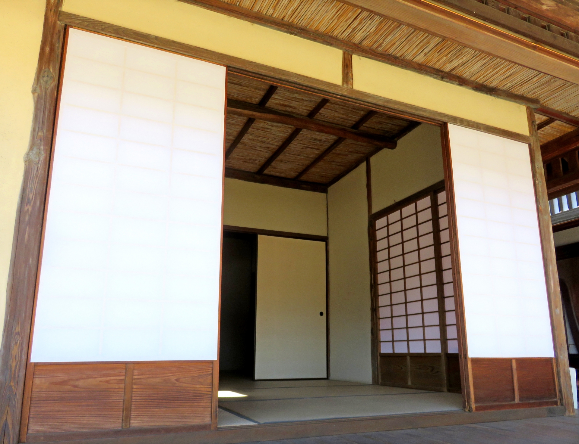 障子張替えでできるペット・子供対策｜破れにくい素材と施工の工夫のアイキャッチ